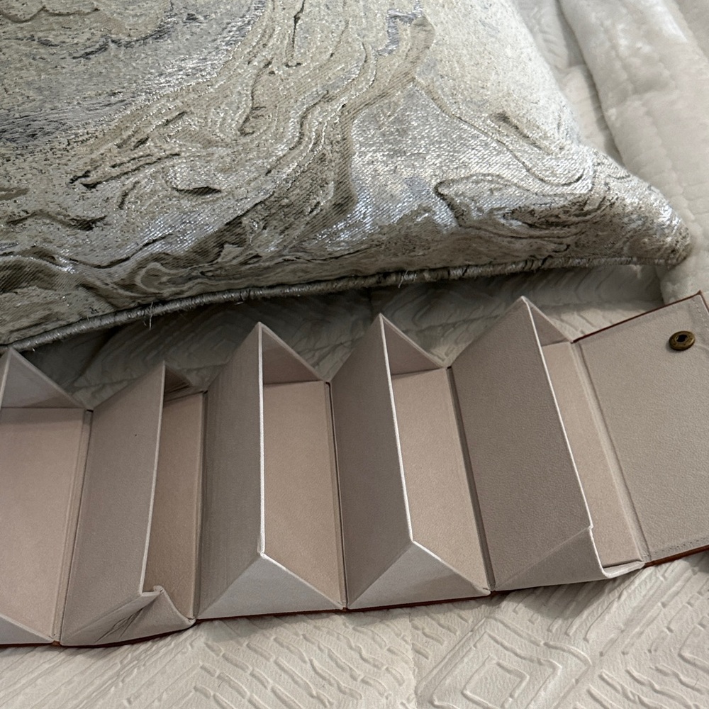 Elegant Accordion-Style Organizer